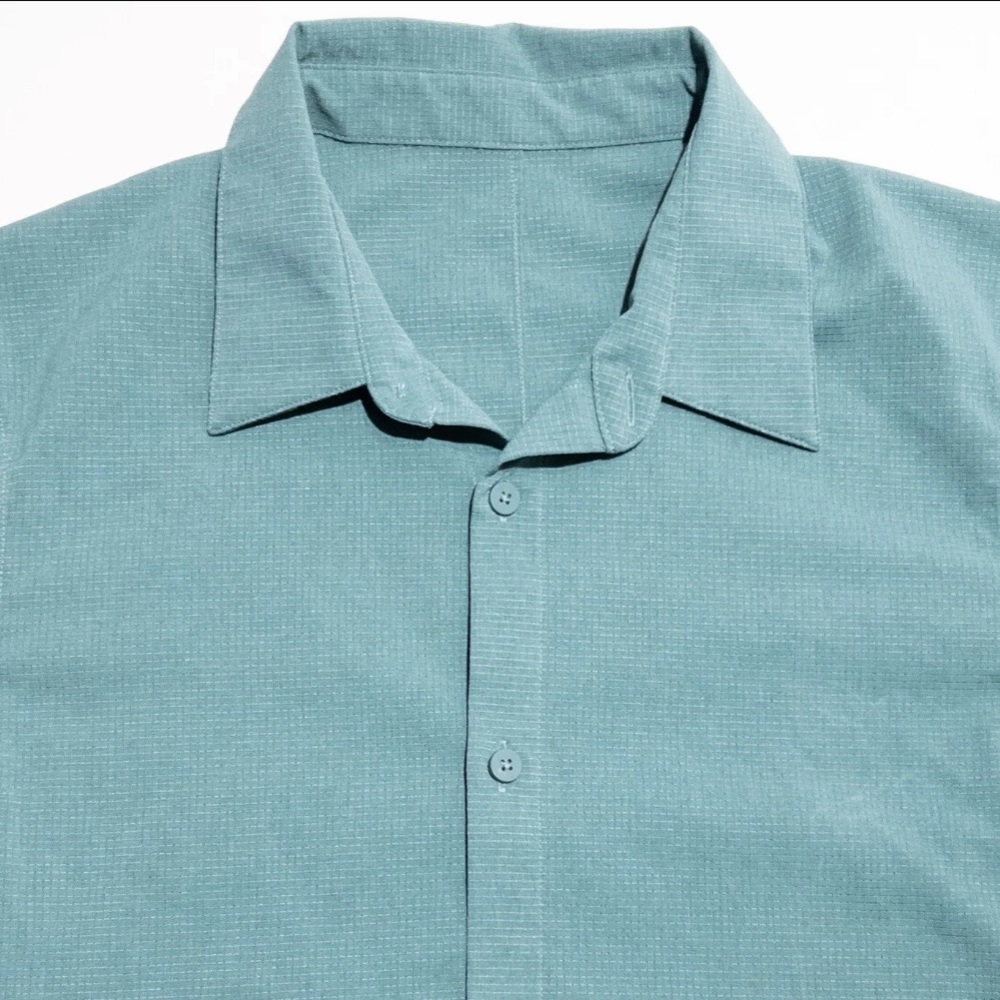 Lululemon Mens Medium Sea-foam Green Airing Easy Button Up Lightweight Travel